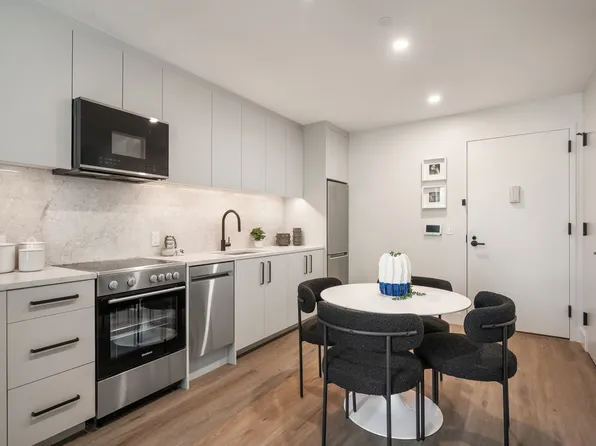 75 Dupont Street image 2 of 31