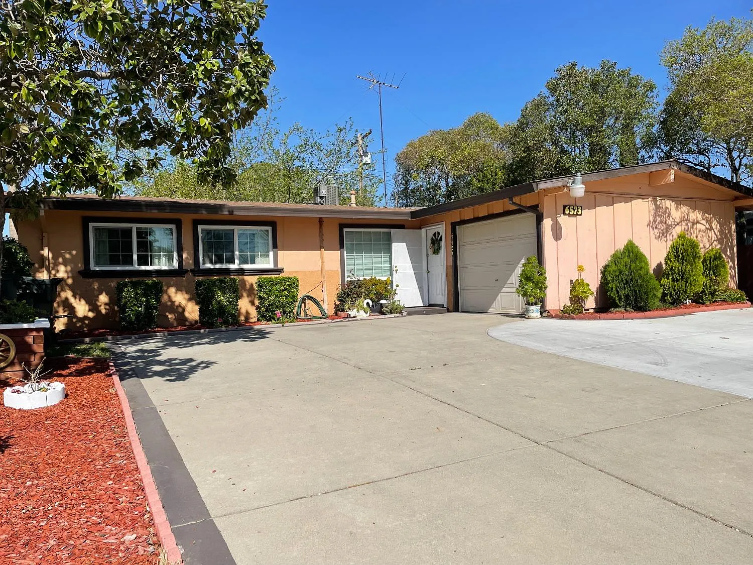 6573 Melrose Dr photo 1