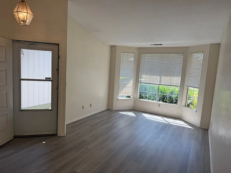 237 Sunridge Way — Photo 10