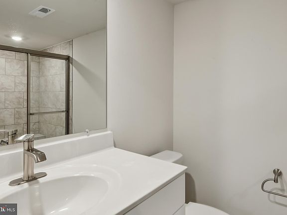 5th image of 29414 Oxford Dr