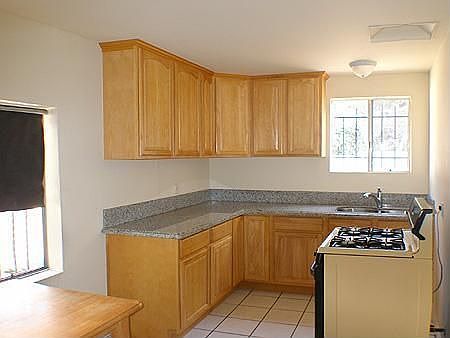 4th image of 654 N Vendome St