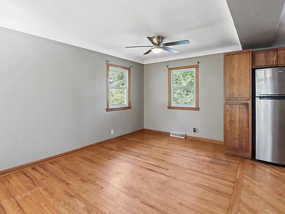 5th image of 109 Hillside Ave