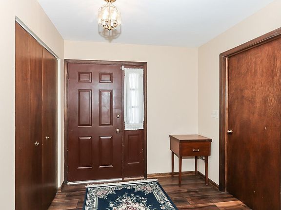 4th image of 143 Schreiber Ave