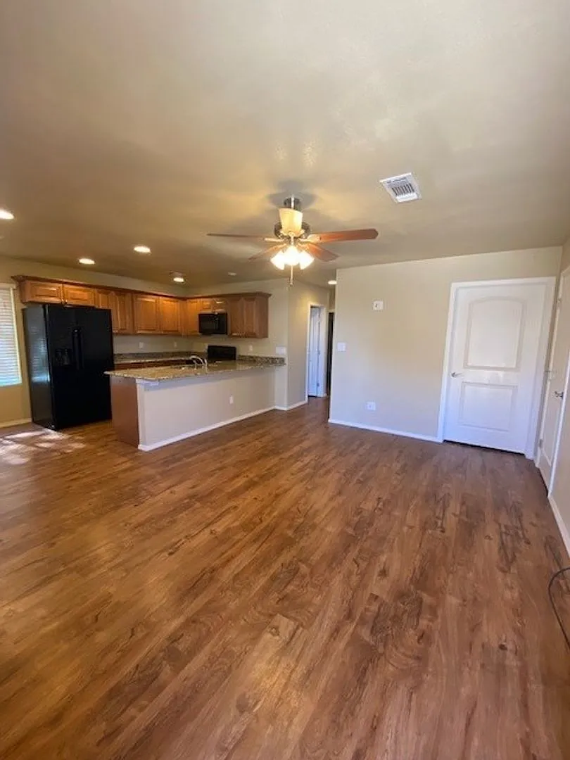 3300 N Atkinson Ave — Photo 2