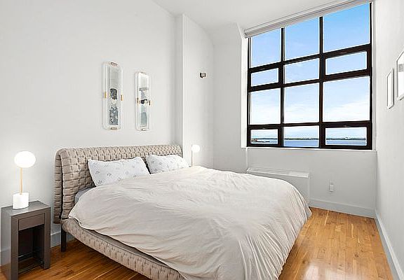 4th image of 360 Furman St APT 438