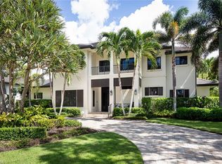 3170 Crayton Rd, Naples, FL 34103