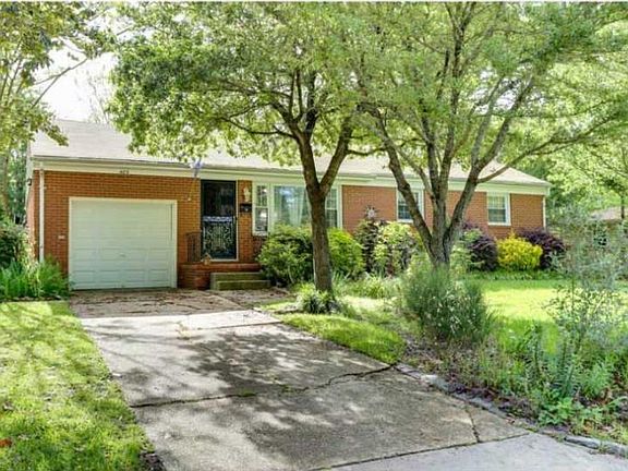 2nd image of 405 Catalina Ave