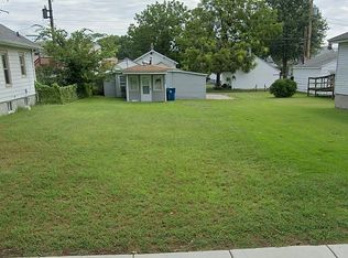 789 Rice St, Wood River, IL 62095