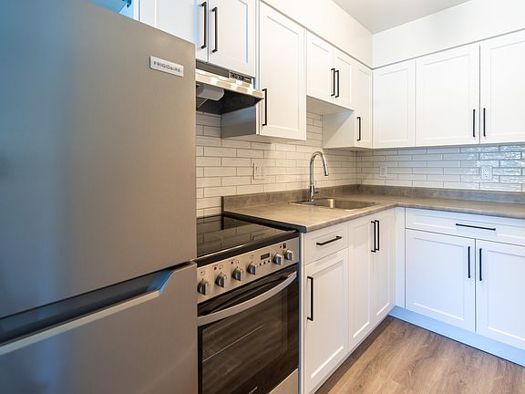 3rd image of 1300 Yates St #207