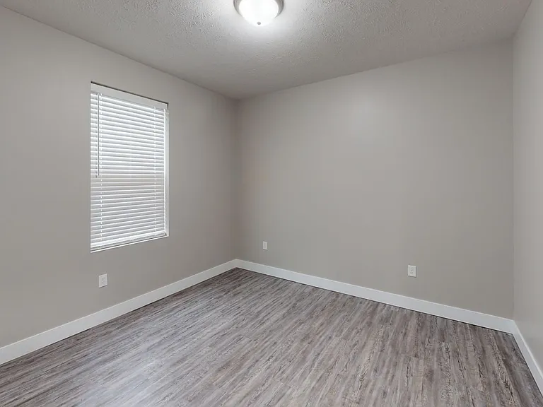 703 W Cedar St — Photo 20