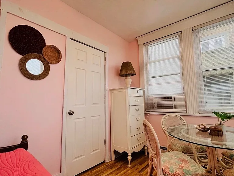 122 Dewey Pl — Photo 17