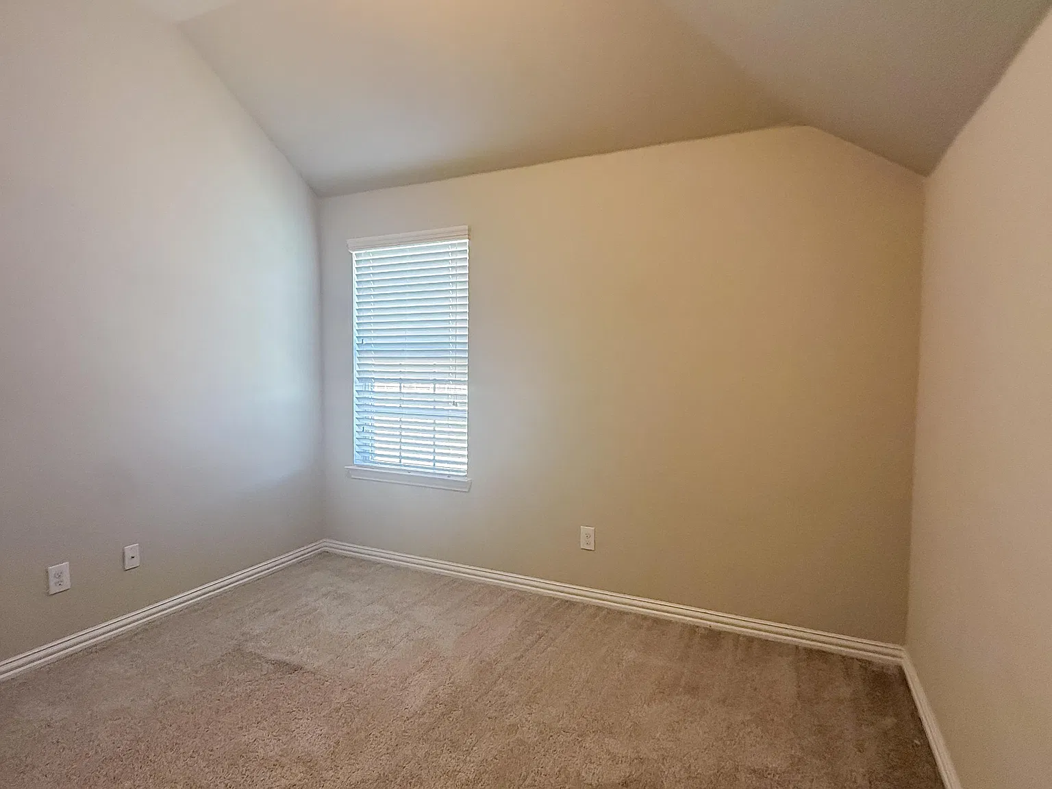 4 bed, 3.5 bath, 2697 sqft, $3,399 — Photo 4