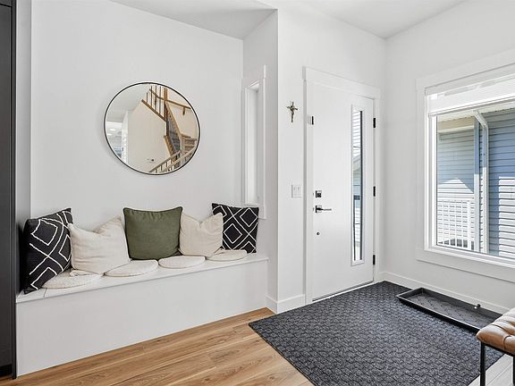4th image of 4618 170a Ave NW