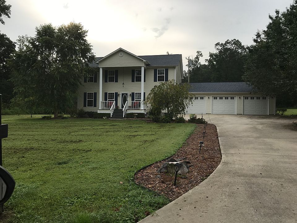 Front of home with garage