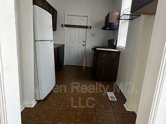 3rd image of 3242 Brooklyn Ave