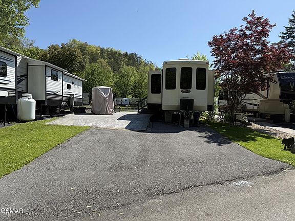 3rd image of 4229 E Pkwy #348-lot 348
