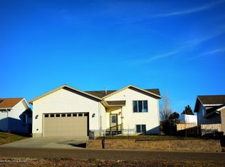 1556 4th Ave E, Dickinson, ND 58601
