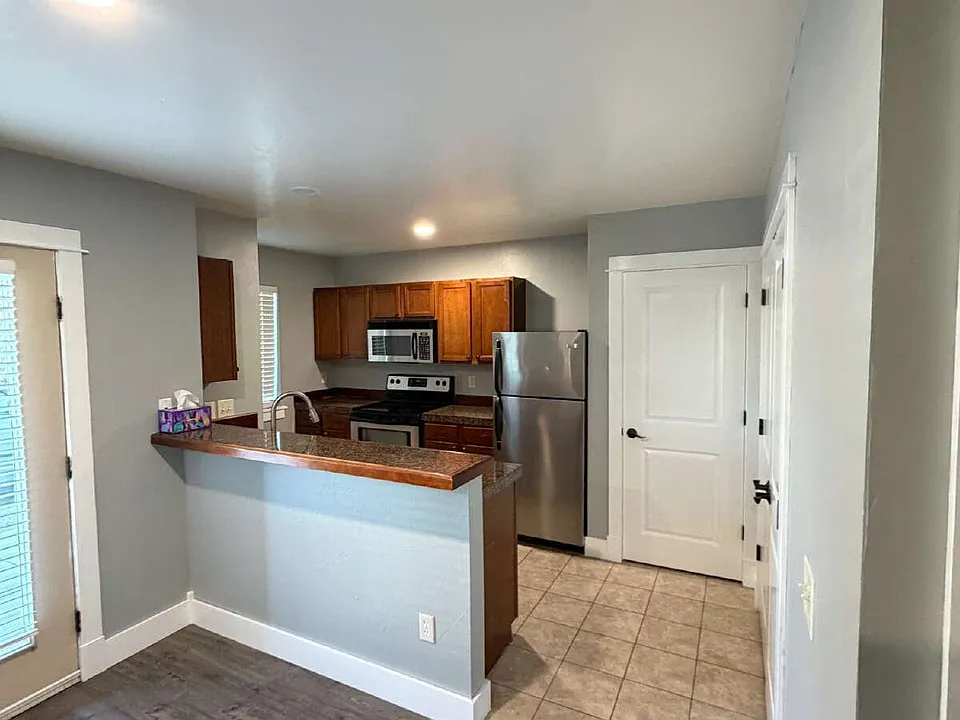 734 S 23rd Ave #1