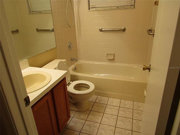 5th image of 605 Remington Oak Dr
