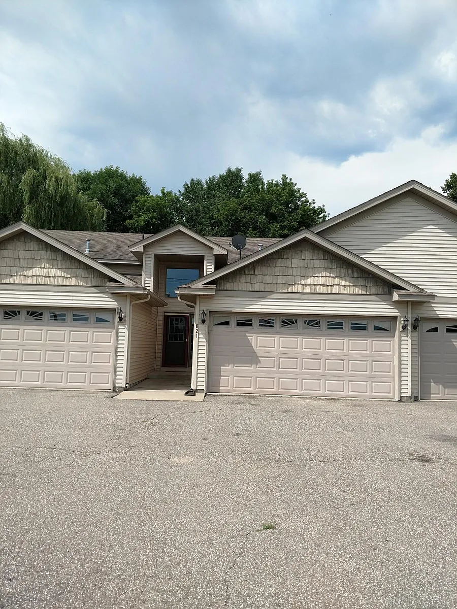 Building Photo - 821 Creekside Cir