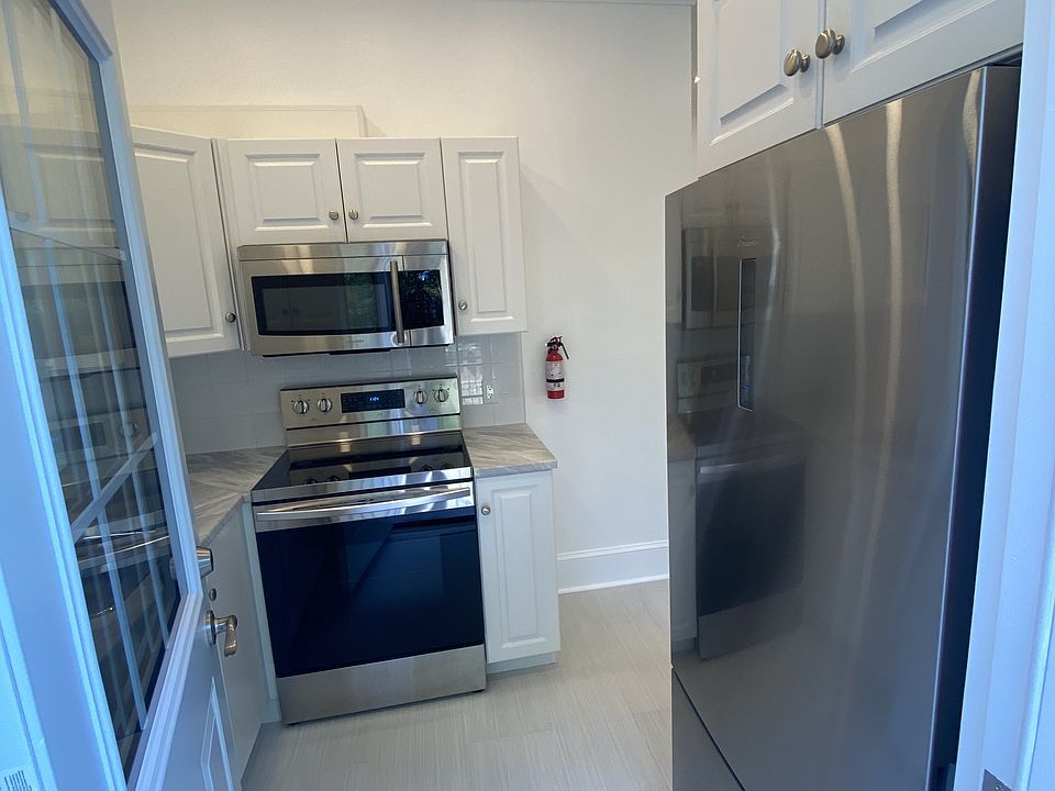 1st image of 471 Somerset St W #Street2-2