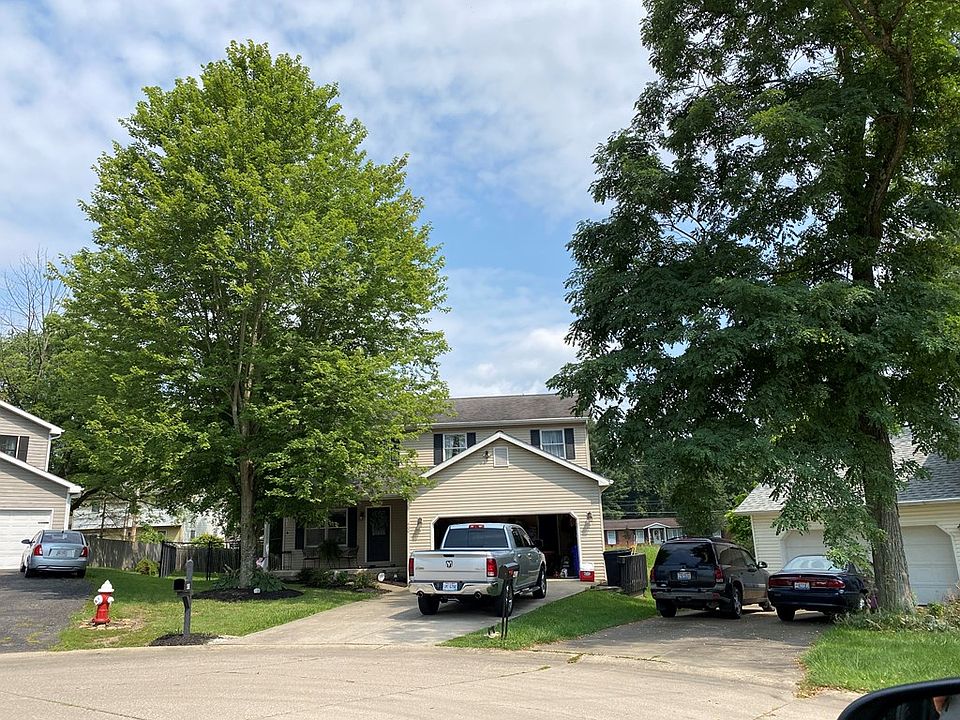 2nd image of 400 Willow Ln