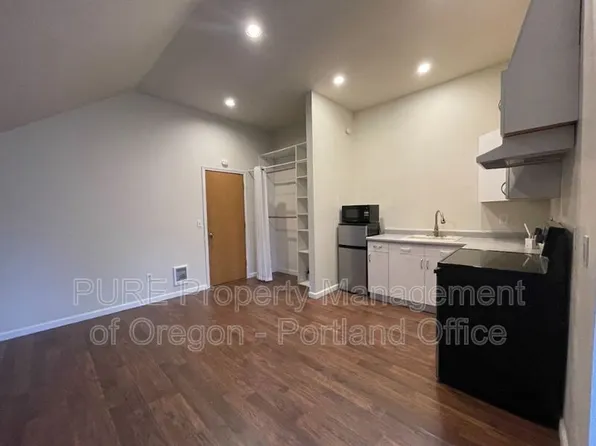 5816 SW Huddleson St #1, Portland, OR 97219