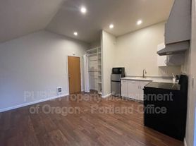 5816 SW Huddleson St, Portland, OR