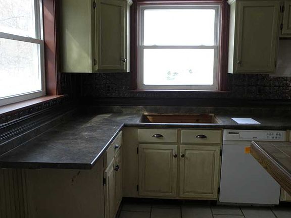 2nd image of 10004 Peach St