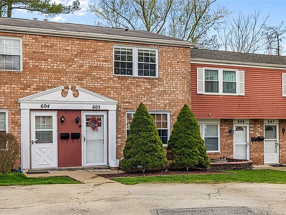 3rd image of 605 Hickory Cir