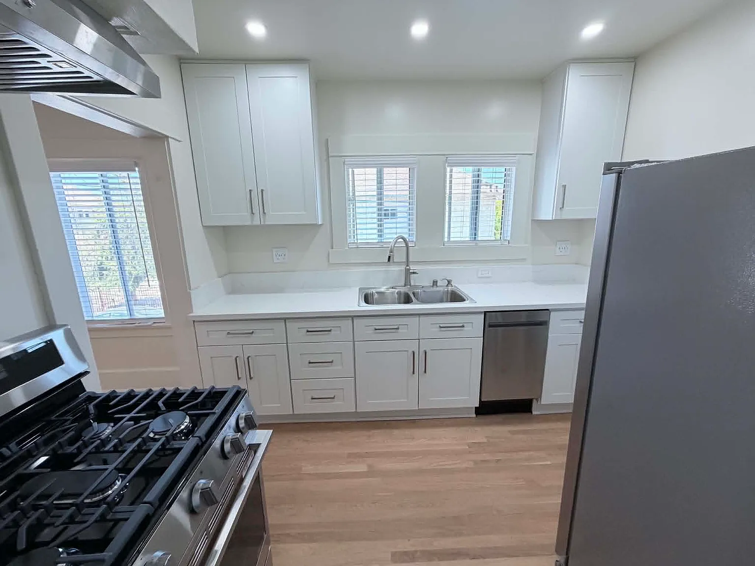1002 W 21st St — Photo 2