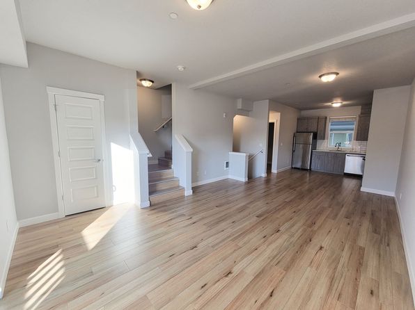 424 NE Stafford St APT B3
