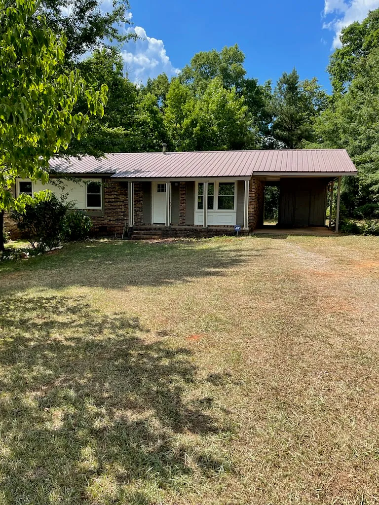 3 bed, 1150 sqft, $700 — Photo 1