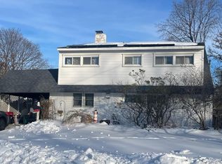39 Beacon Ln, Hicksville, NY 11801