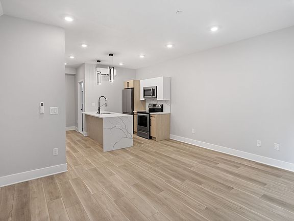 4th image of 3918-3930 Haverford Ave #3924-02