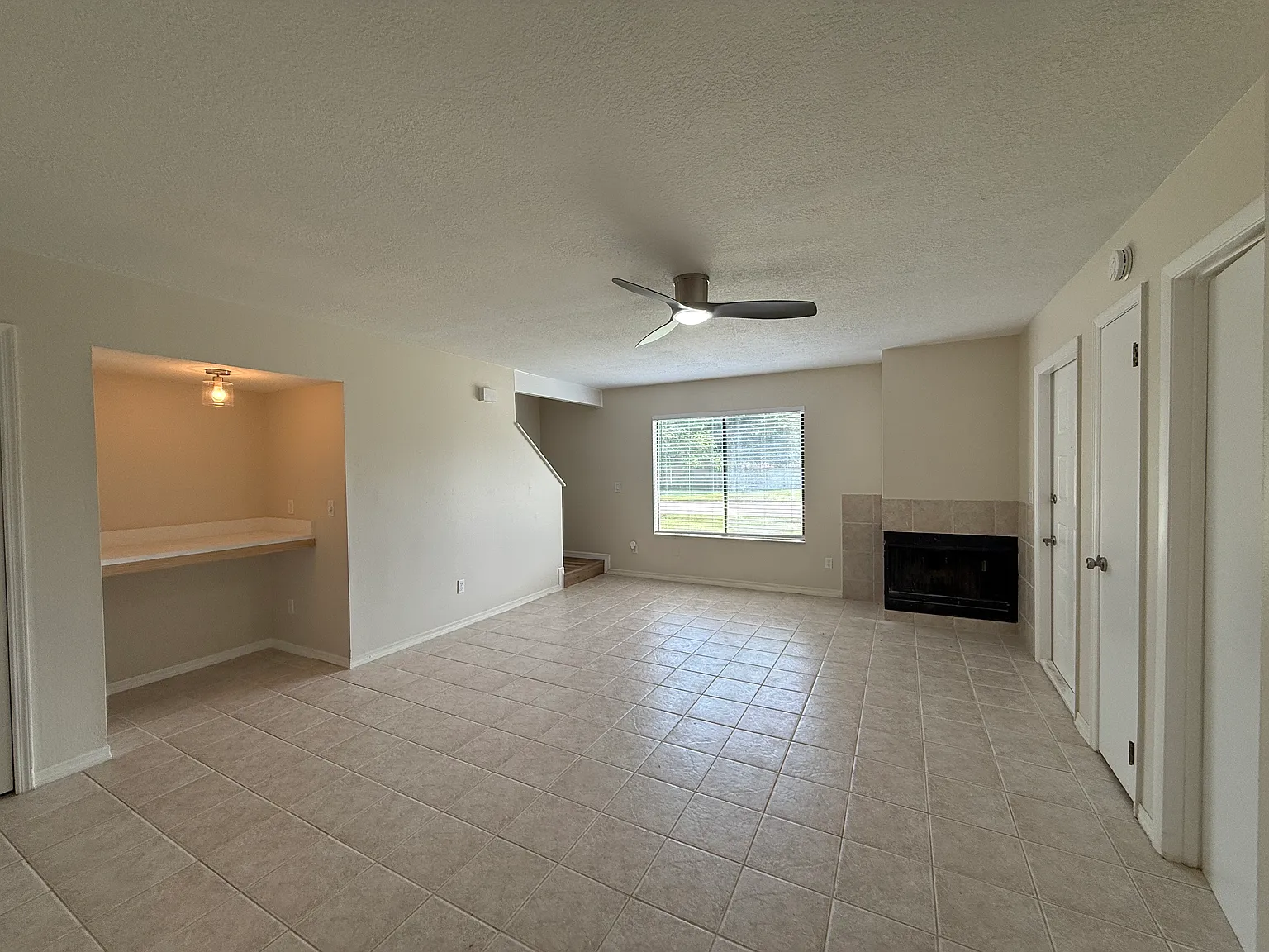 3 bed, 1332 sqft, $2,500 — Photo 3