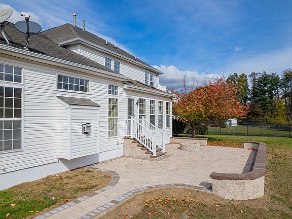 5th image of 1471 Hidden Pond Dr