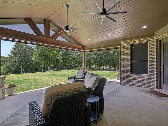 3rd image of 204 Falcon Point Dr