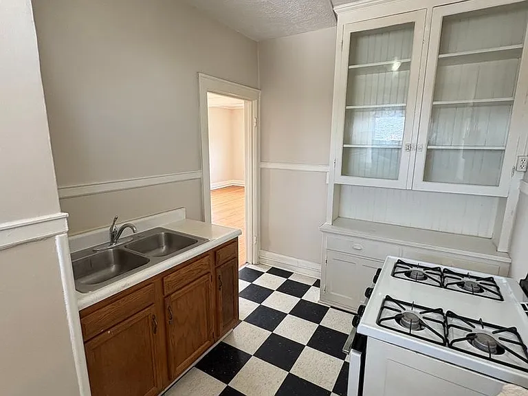 2464 Harney St — Photo 22