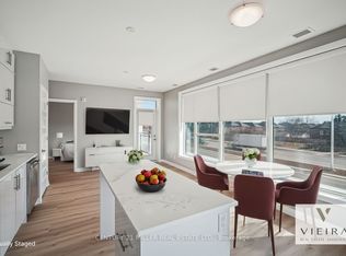 95 Dundas St W #115, Oakville, ON L6M4L9