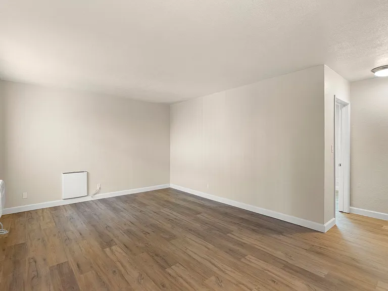 Briarwood Apartments - Riverside, CA — Photo 14