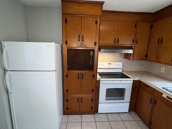 3rd image of 203 Rocky Ave
