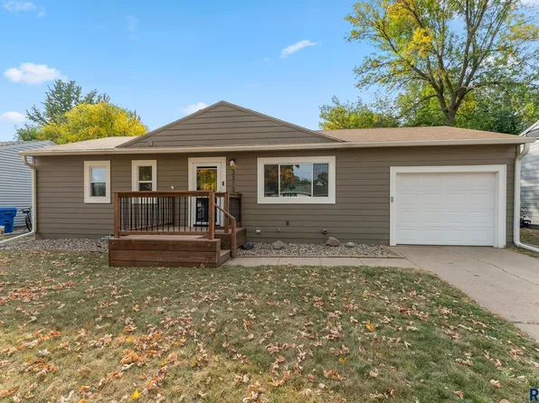 3313 S 1st Ave, Sioux Falls, SD 57105