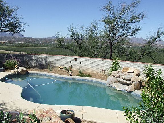 Pool area to relax in
