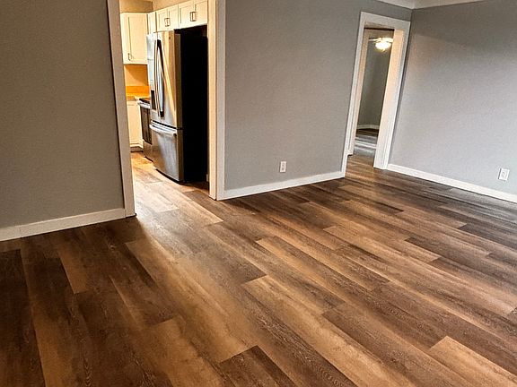 4th image of 441 39th Ave NE