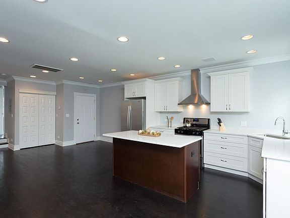 5th image of 3380 N. Milwaukee Ave