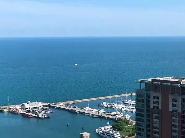 512 N McClurg Ct, Chicago, IL