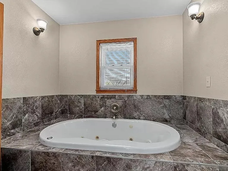 225 Prospect St — Photo 17