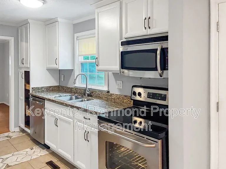 1019 Halsey Ln — Photo 9