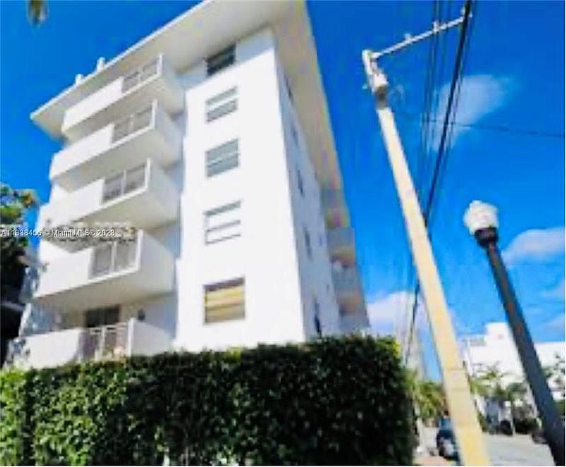 2nd image of 360 Meridian Ave APT 4A